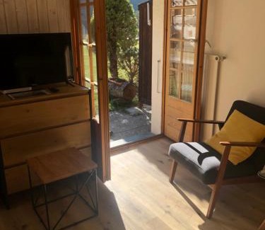 Evolene Apartment | Le Cerf, magnifique studio avec jardin-terrasse et garage