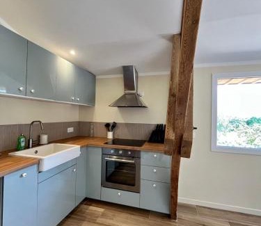 Les Salles-De-Castillon House | Le Chai