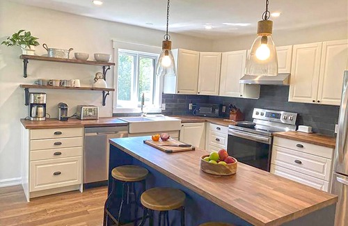 Saint-Emile-de-Suffolk Ski Chalet | Le Chalet Biloba Bord de lac Avec Grand spa