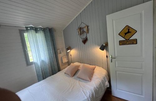 Saint-Laurent-des-Hommes Ski Chalet | Le chalet Canadien