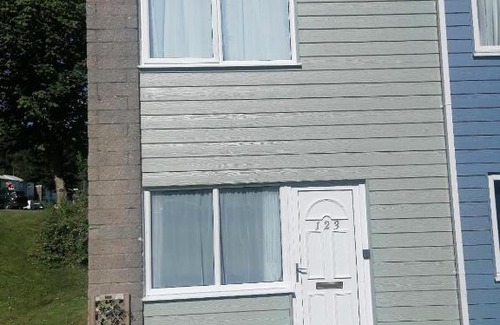 Pembroke Apartment | Le Chalet - 2 Bedroom Chalet House sleeps 3