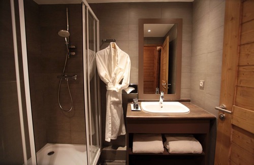Les Bruyeres Hotel | Le Chalet du Mont Vallon Spa Resort