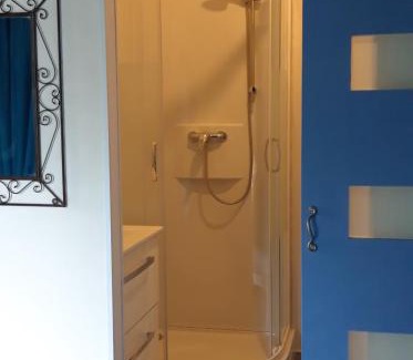 Le Vicel Bed & Breakfast | LE CHALET SUISSE - Chambre bleue