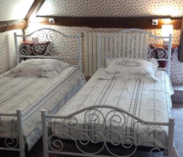 Le Vicel Bed & Breakfast | LE CHALET SUISSE - Chambre aux fleurs