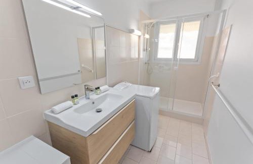 Riou - Petit Juas - Av de Grasse Apartment | Le Chambord - Hypercentre - Spacious - Terrace
