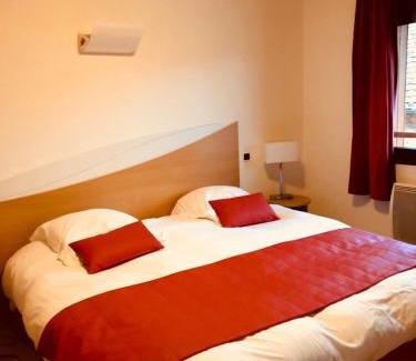 Amancey Hotel | Le Champ des Lys