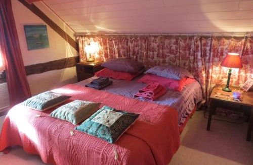 Notre-Dame-de-Courson Bed & Breakfast | Le Chant Des Fees