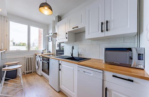Cote Pavee Apartment | Le Charmant T3 Côte Pavée parking facile
