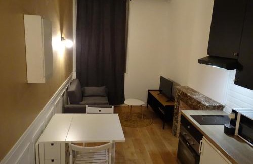 Dijon Centre Ville Apartment | Le Charmant Vannerie