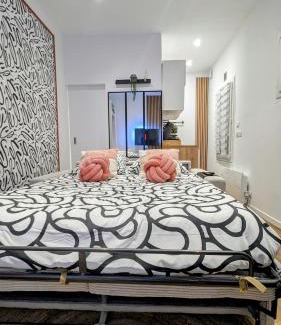 Villejuif Apartment | Le Charme Rosé