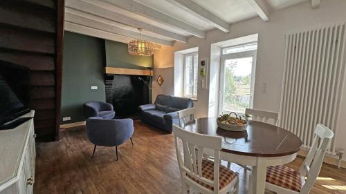 Saint-Mathieu House | Le charron