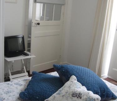 Saint-Clement-des-Baleines Hotel | Le Chat Botté