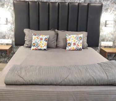Kolkata Apartment | Le Chateau - Cozy Couples Escape