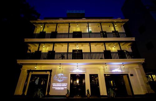White Town Hotel | Le Chateau