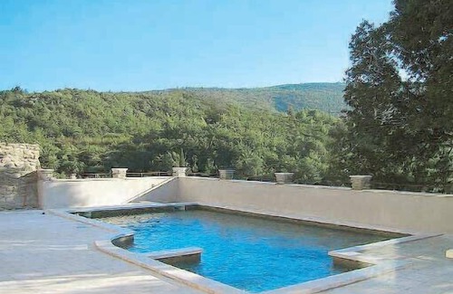Cadenet Apartment | Le Chef d'Escadron