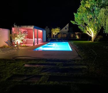 Larcay House | Le cheval bleu