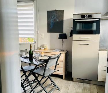 Larcay House | Le cheval bleu