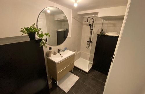 Bourgoin-Jallieu Apartment | Le ciné'ppart - Easy Life