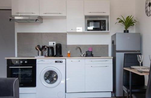 Saint-Chamond Apartment | LE CINEMA 202 Proche commodités - Stationnement gratuit