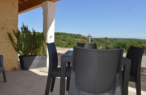 Saint-Privat-de-Champclos Apartment | Le Clos des Taulelles Gite 4* O2