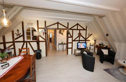 Bergheim Apartment | Le clocher aux cigognes au village de Bergheim