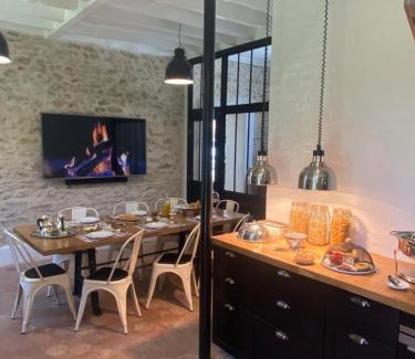 Bonnelles Bed & Breakfast | Le Clocher de la Duchesse