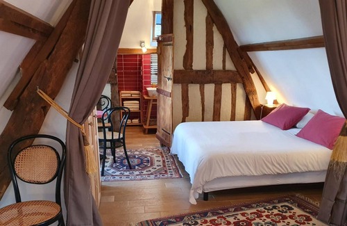 Saint-Pierre-Azif House | Le Clos Aux Masques - Chambres d'hôtes