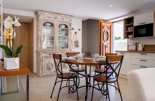 Breuillet House | Le Clos de la Grange air-conditioned renovated building near beaches