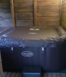 Bassillac and Auberoche Ski Chalet | le Clos des Golferies, chalet avec jacuzzi