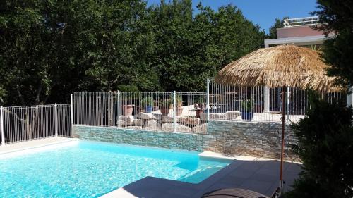 Saint-Marcel-d'Aredeche House | Le Clos du Grand Chêne - gîtes 4 étoiles -