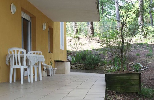 La Roque-d'Antheron Apartment | LE CLOS HORTENSE - BEAUTIFUL APARTMENT WITH WOODED TERRACE.
