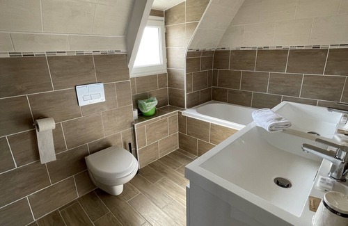 Saint-Regnobert-de-la-Cote-de-Nacre Hotel | Le Clos Normand