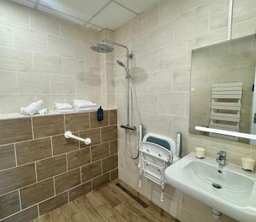 Saint-Regnobert-de-la-Cote-de-Nacre Hotel | Le Clos Normand