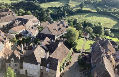 Autun Apartment | Le Cocand : Holiday cottage with a view of the Cathedral