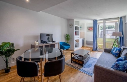 Beaux Arts-Boutonnet Apartment | Le Cocon ~ Balcony, Centre, Wifi, Fine Arts
