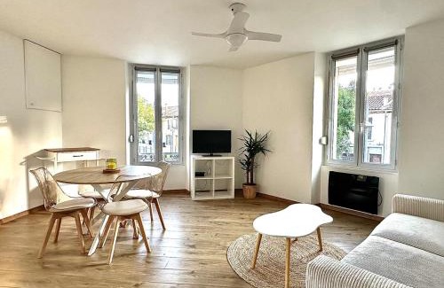 Bourg-les-Valence Apartment | Le Cocon Bourcain
