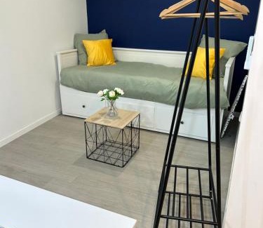 Montlucon Apartment | Le Cocon - Centre ville - Climatisé