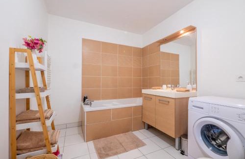 Saint-Priest Apartment | Le Cocon de Saint-Priest 1 Chambre Terrasse et Parking