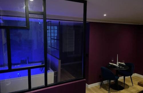 Bonnieres-sur-Seine Apartment | Le Cocon des Granges - Suite Sauna Jaccuzi SPA