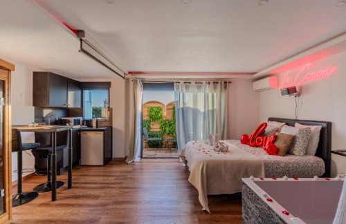 Le Cannet Apartment | LE COCON- Jacuzzi & Sauna privés By SweetDreams