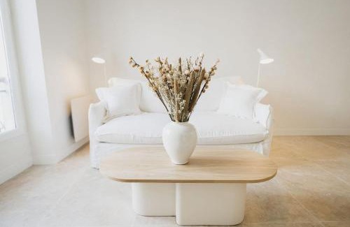 Quartier de la Porte-Saint-Denis Apartment | Le cocon parisien by ecoflats