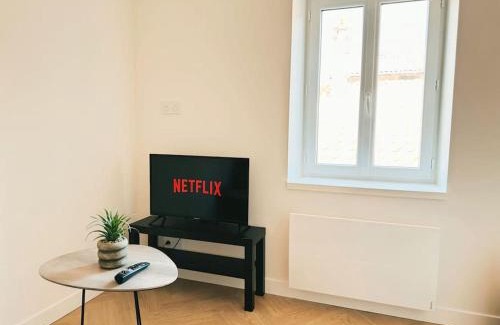 Pont-de-Veyle Apartment | Le Cocon - Parking gratuit - Netflix