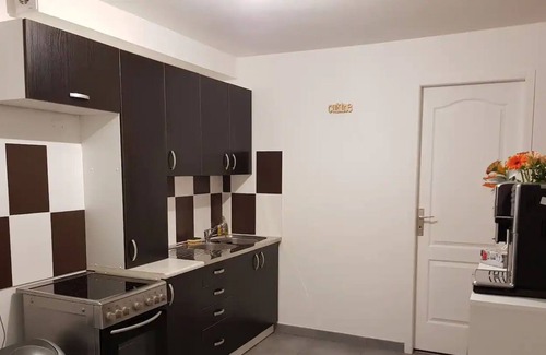 Vierzon Apartment | Le Cocon Violet - Vierzon - Wifi et Parking Inclus