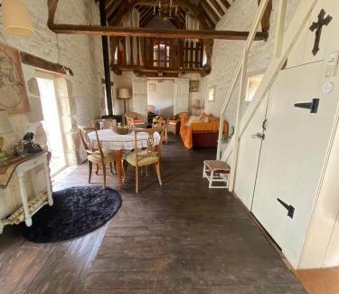 Thollet House | Le Coin Perdu