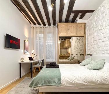 6th Arrondissement Apartment | Le Columba-Studio Parisien Saint-Germain