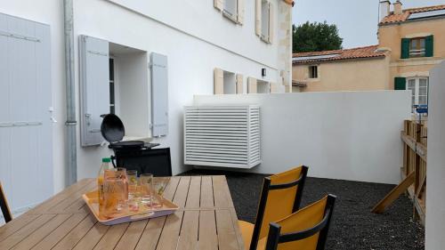 Les Mathes House | LE COMMODORE Maison avec piscine/parking/wifi/plages 5kms