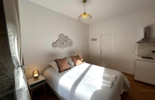 Old Town Apartment | Le Comte - Heart of Dijon - With AC