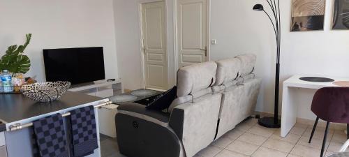 Le Plessis-Belleville Apartment | Le CONTI Proche Roissy - Astérix- Gare