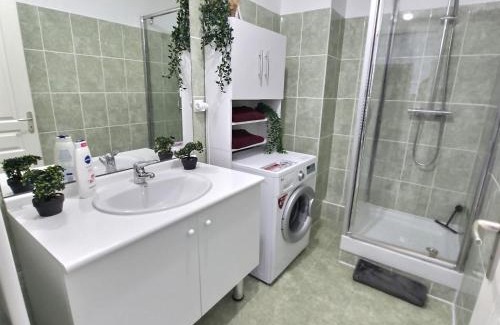 Le Plessis-Belleville Apartment | Le CONTI Proche Roissy - Astérix- Gare