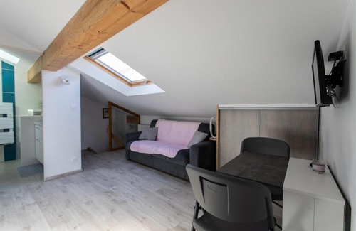 Embrun Apartment | Le Coq Charmant petit studio en centre ville d'Embrun